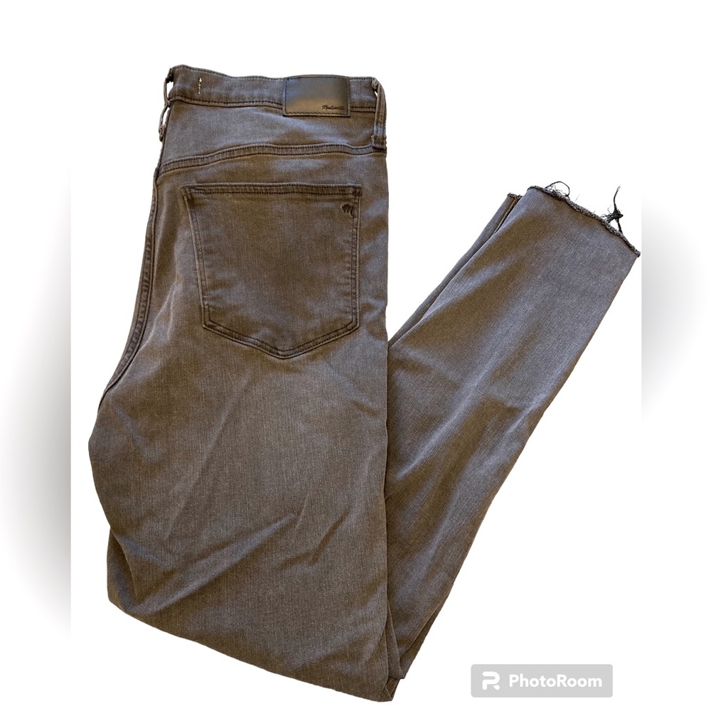 Madewell 9” Mid-Rise Skinny Jean Black Raw Hem Size 32 L9935